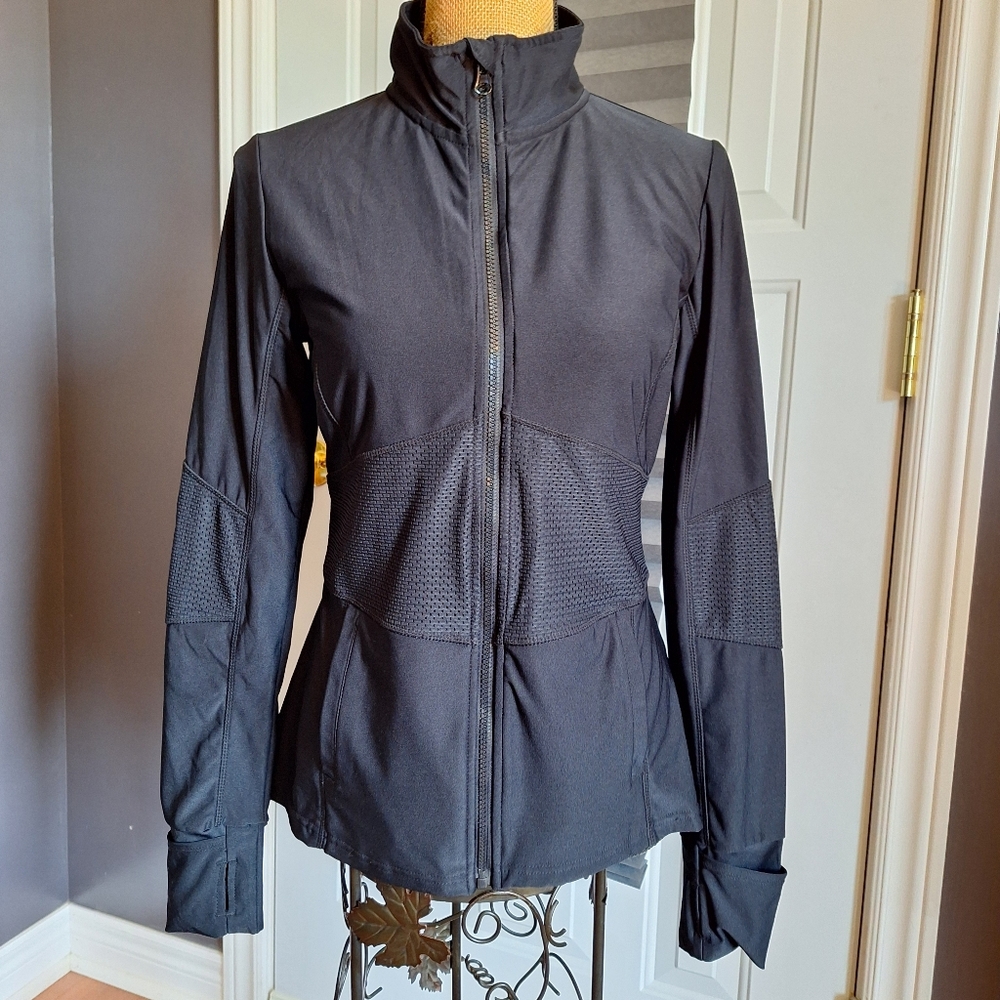 Women's Well + Calm Black Jacket Thimb Holes Size Med